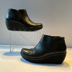 Clarks Artisan Boots Clarene Sun Wmns Sz 8 Black Leather Wedge Heel Bootie EXCL